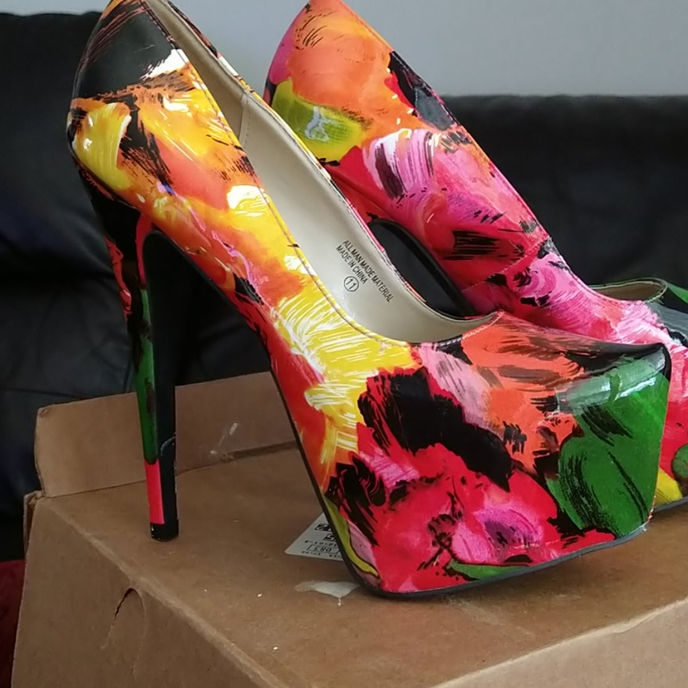 Heels - Picture 3 of 3